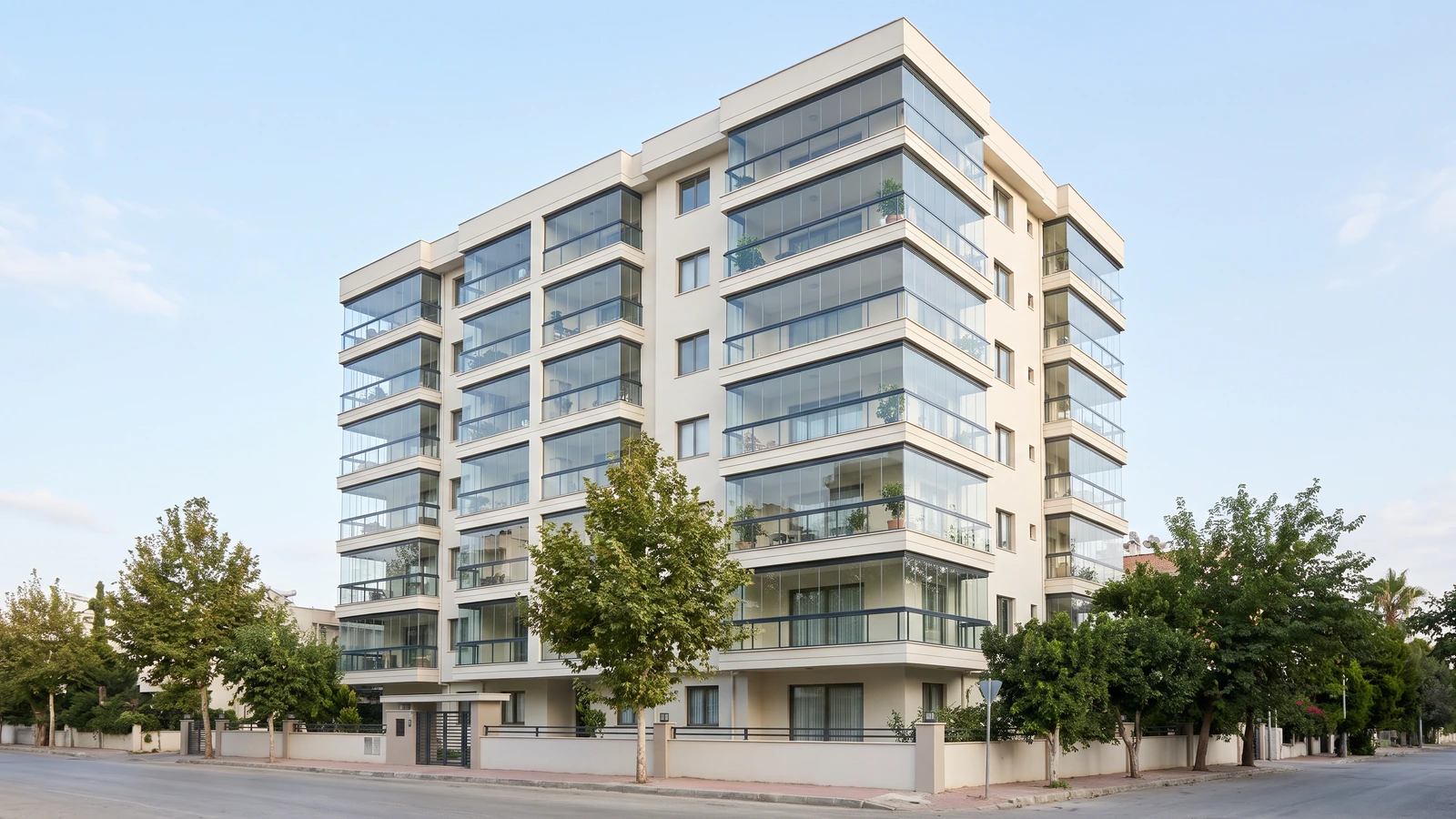Adana'da Apartmanda Cam Balkon: Yönetim Onayı, İzinler ve Dikkat Edilecekler